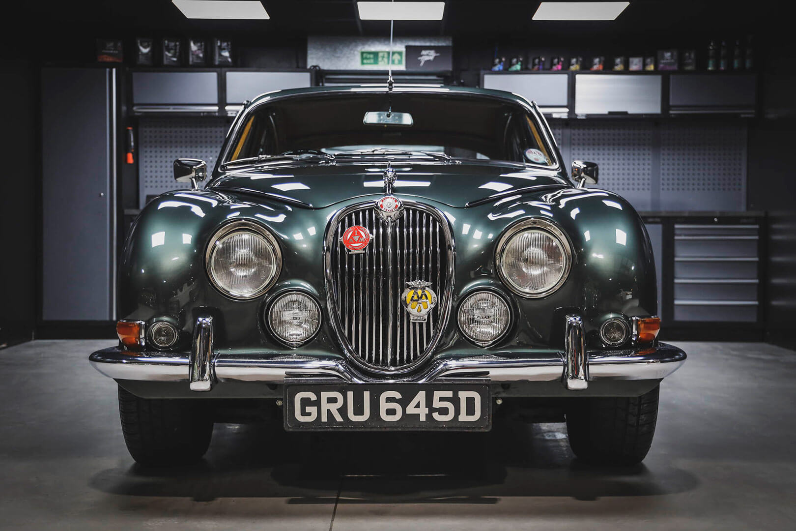 Detailing a Chromed-Out British Classic 1966 Jaguar S-Type