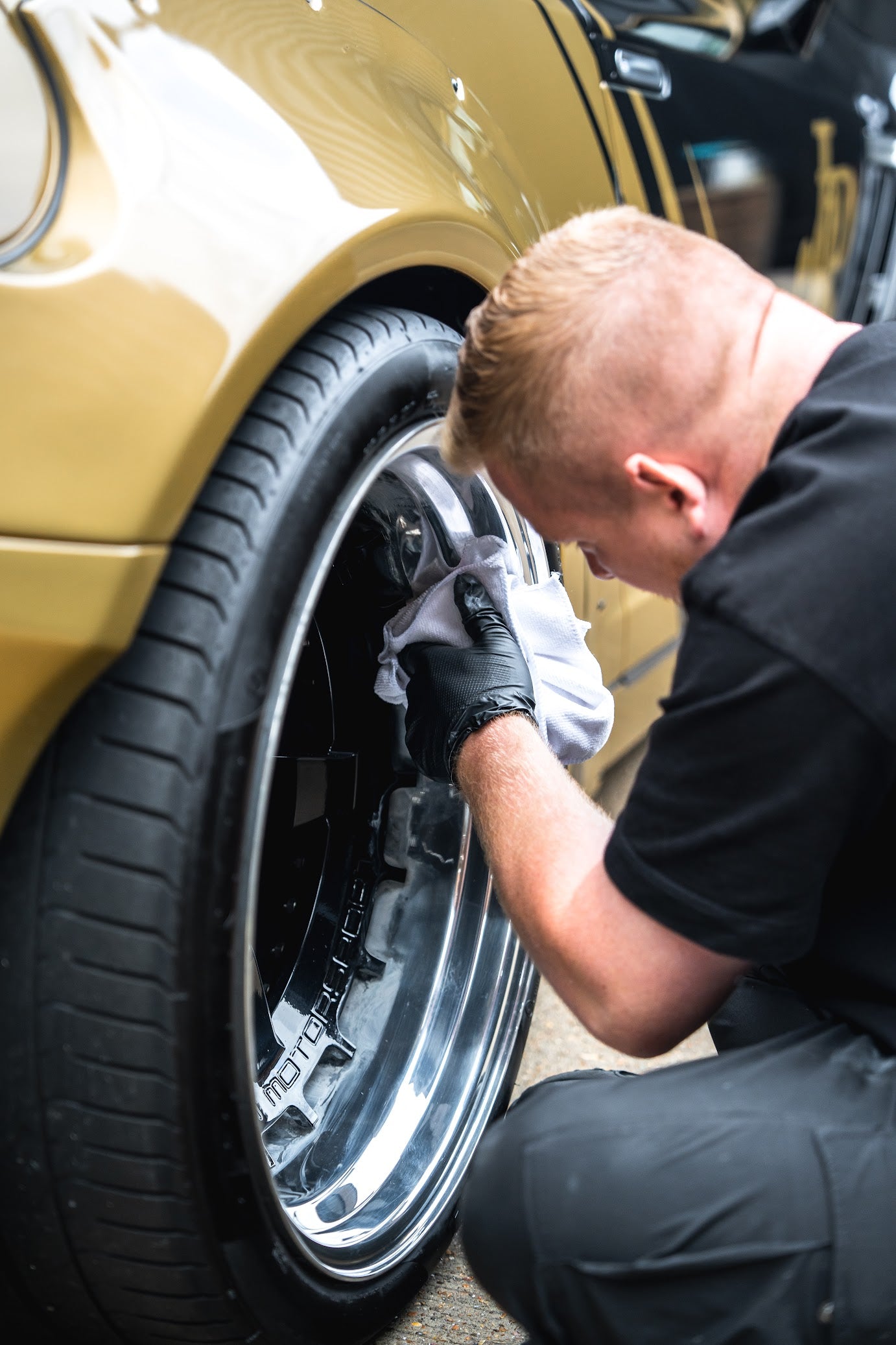 Mercury Metal Polish_ Applying